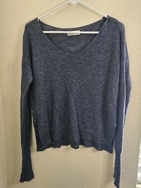 Hollister Lightweight V-Neck Sweater in Denim Blue